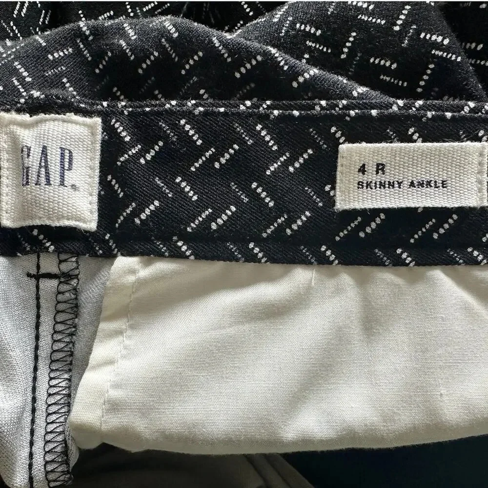 GAP Skinny Ankle Career Pants in‎ Black Dot Print